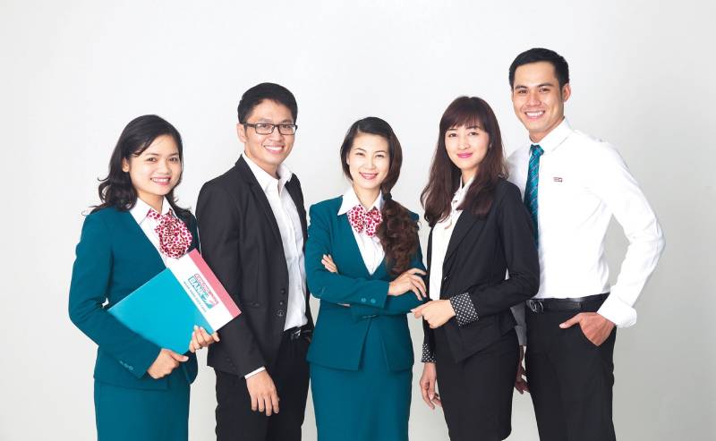 nDư Nha Trang - Đội ngũ nguyên viên thiết kế chuyên nghiệp cho ra những mẫu đồng phục công sở đẹp