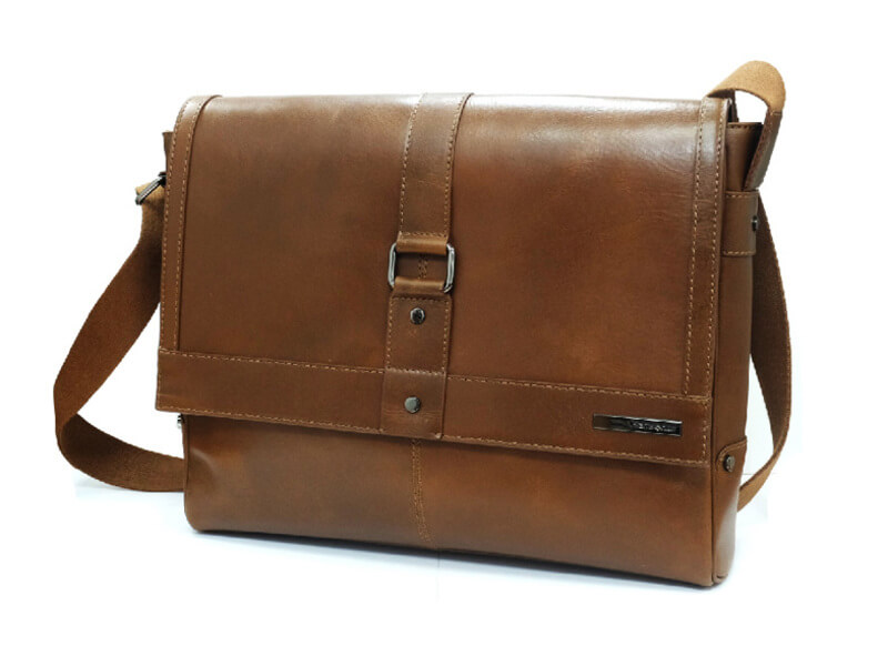 Messenger bag là mẫu cặp nam công sở được ưa chuộng nhất