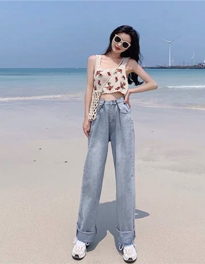 Cách phối đồ với áo 2 dây croptop đơn giản nhất