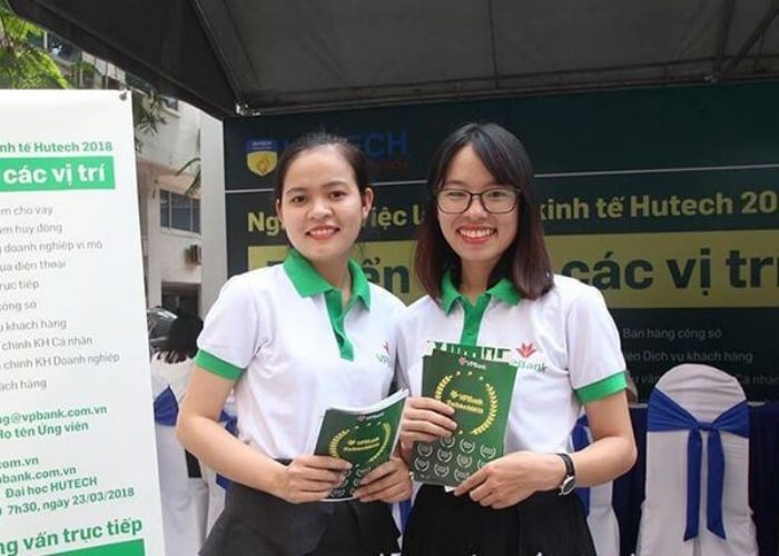 Mẫu áo thun đồng phục nhân viên ngân hàng VP Bank.