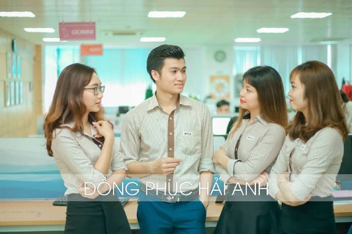 Mẫu áo đồng phục nhân viên công ty kiểu dáng sơ mi màu trắng đẹp, trẻ trung