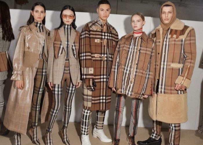 Burberry tại Việt Nam được ưa chuộng nhiều với các mẫu sơ mi nam