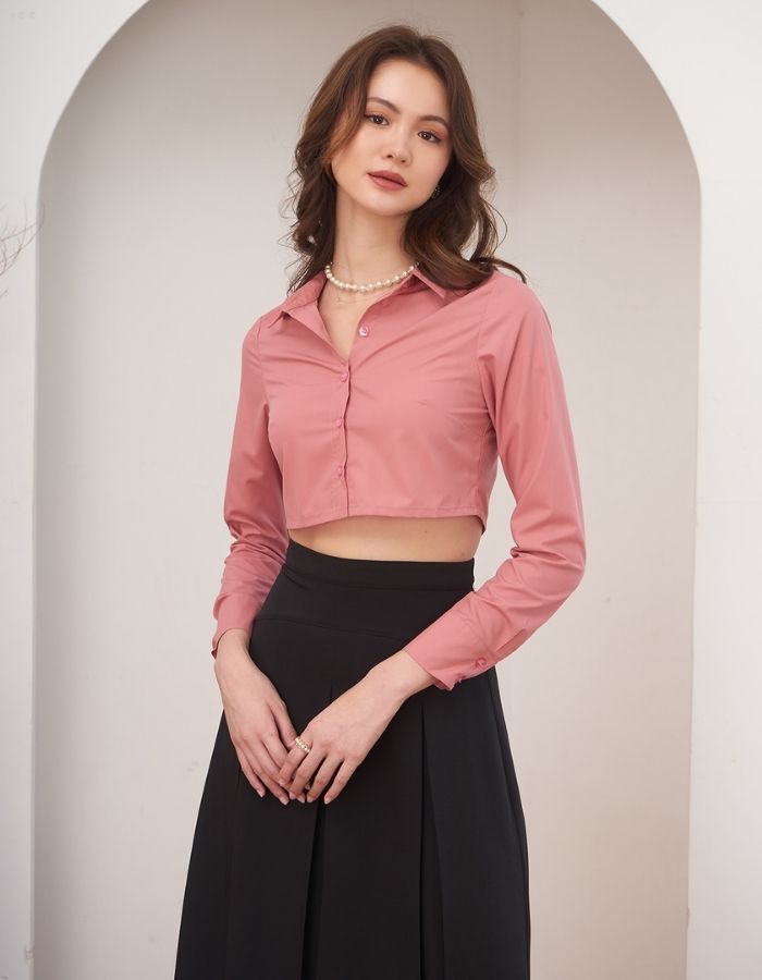 Điệu đà với mẫu sơ mi hồng croptop