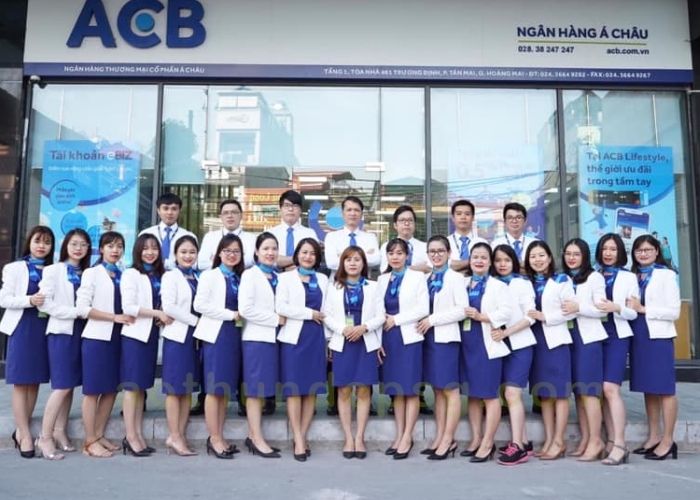 Hình ảnh đồng phục nhân viên ngân hàng ACB