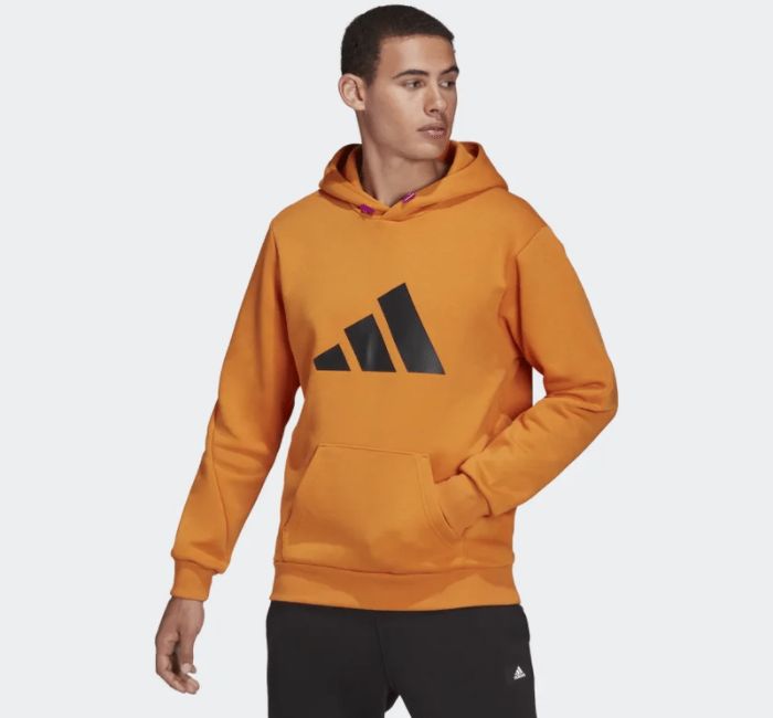 Áo hoodie với màu vàng nghệ nổi bật