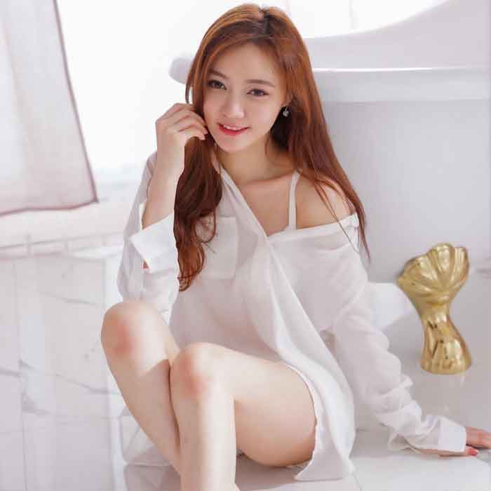 Phối sơ mi cùng đầm 2 dây cực sexy