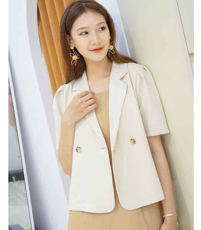 Nét sang chảnh cực cuốn hút với mẫu blazer trắng