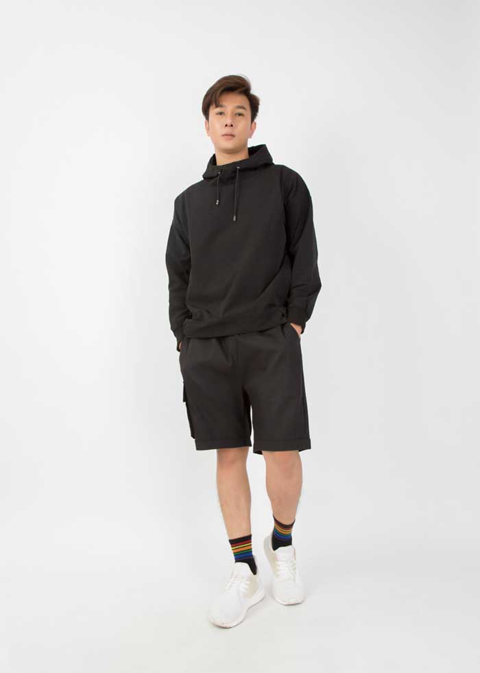 Kết hợp quần short cùng hoodie mới lạ