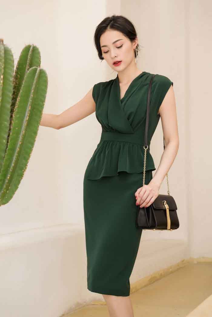 Đầm peplum đơn sắc cho các quý bà văn phòng