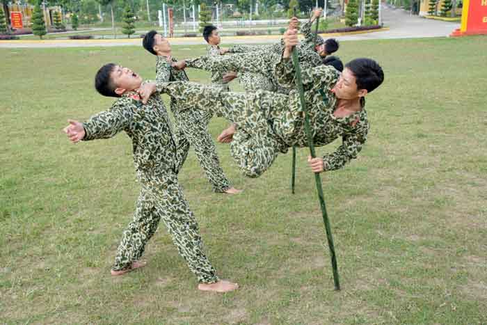 Quần áo được sử dụng trong thời gian huấn luyện bộ đội đặc công