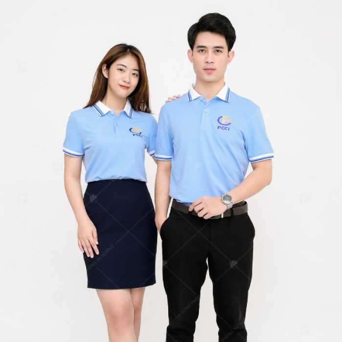 Mẫu áo đồng phục polo màu xanh có kích thước size áo hợp với dáng người 