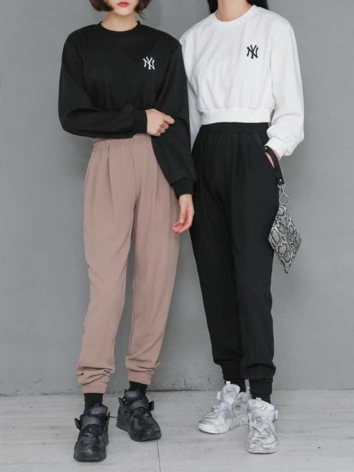 Quần tây jogger phối áo thun dài tay croptop phong cách