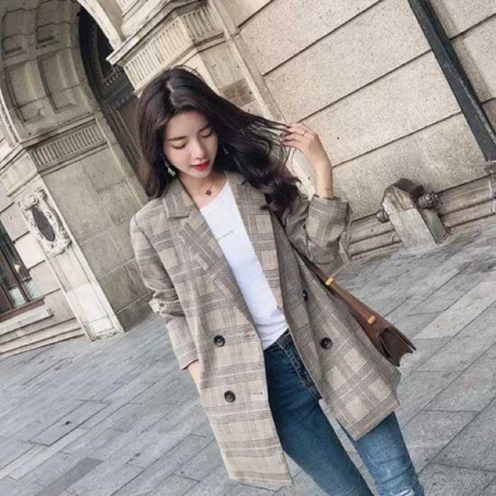 Quần jean ôm dáng phối áo blazer dáng dài cái tính