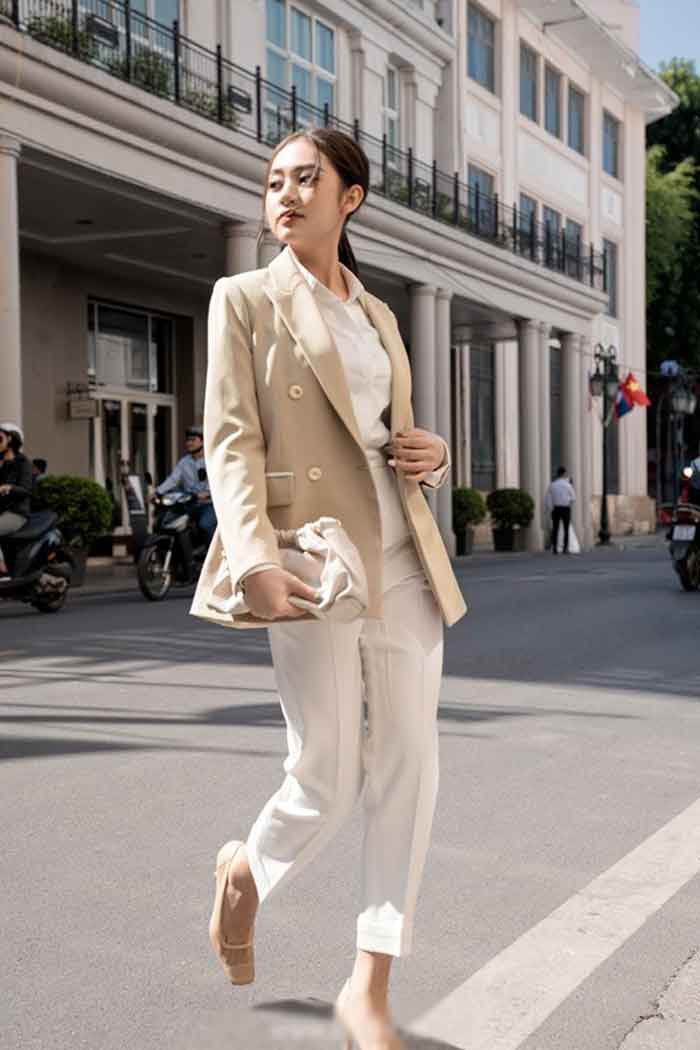 Trang phục blazer thanh lịch thể hiện vẻ chuyên nghiệp