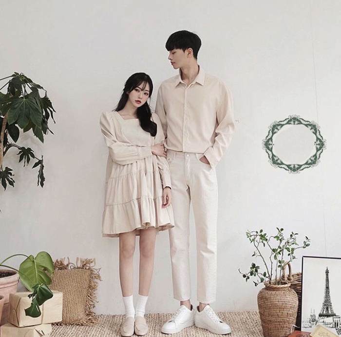 Set đồ đôi màu kem tôn da cho các couple