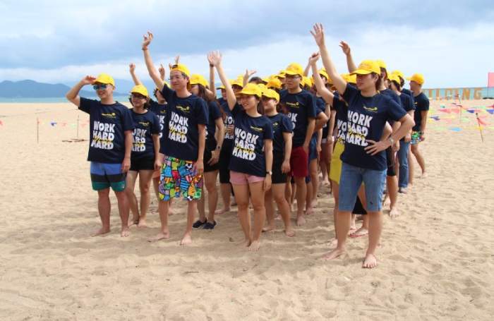 Trang phục teambuilding của doanh nghiệp được công ty 24h may và in ấn