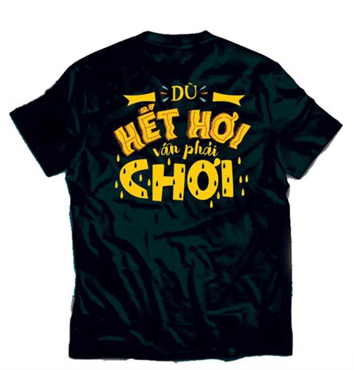 Slogan in lên áo thể hiện sự hài hước của chủ nhân