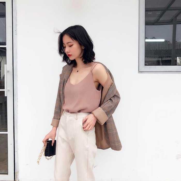 Bản phối áo blazer và áo dây thanh lịch