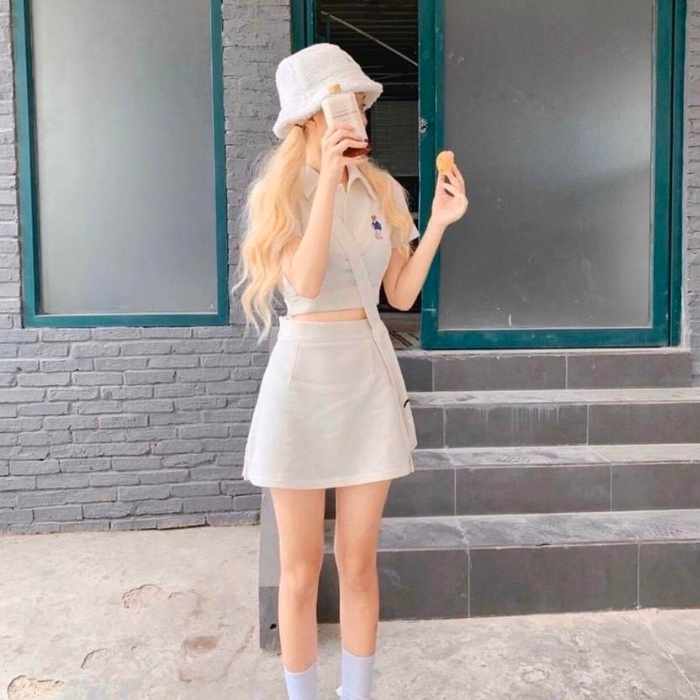 Áo crop top và chân váy giúp nàng nấm lùn hack chiều cao hiệu quả