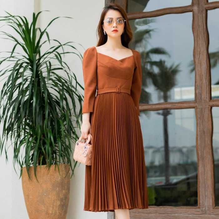 Chân váy xếp ly mang đến outfit thời trang, phong cách cho nàng công sở