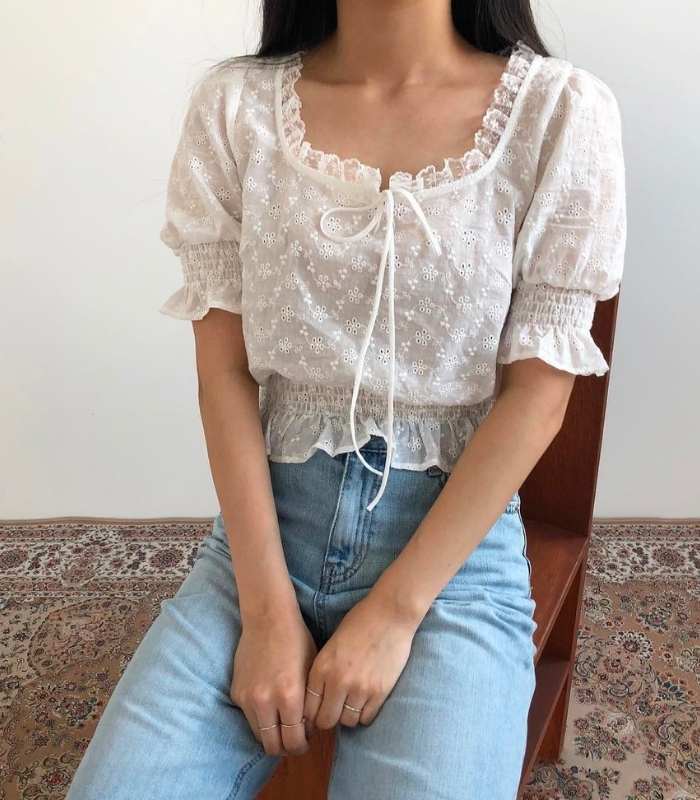 Set áo blouse hoa nhí phối jeans nhẹ nhàng, thanh tú