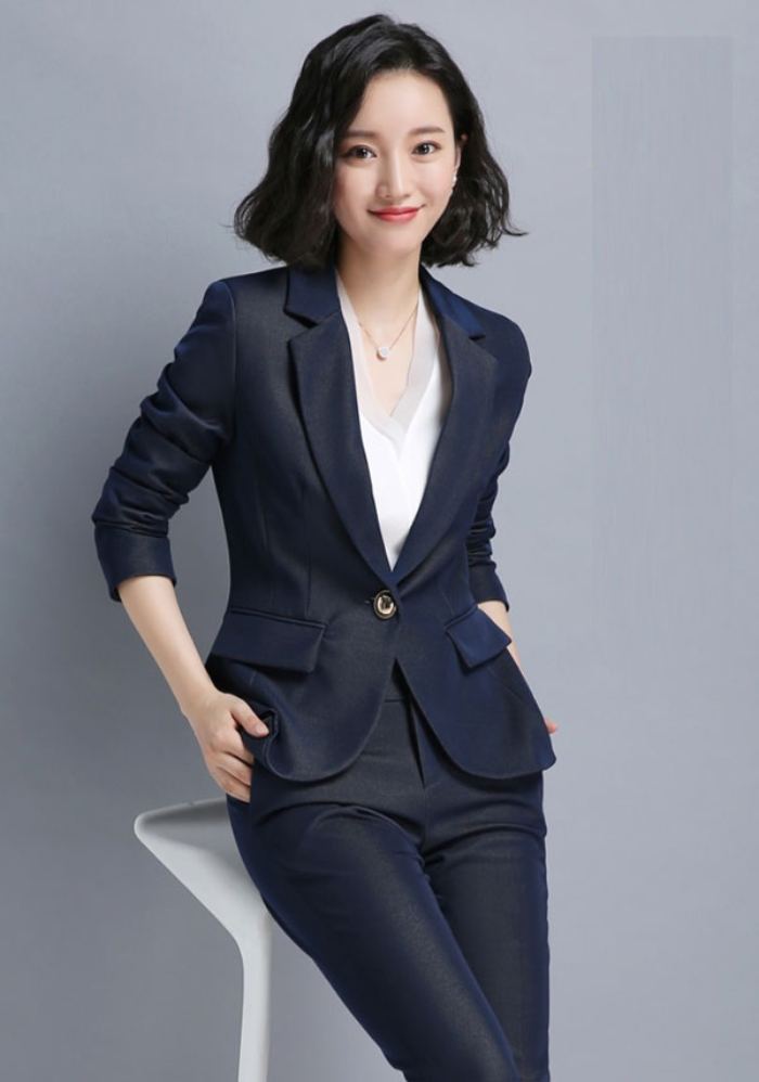 Bộ suit được làm từ vải wool bóng cao cấp dành riêng cho cô nàng sành điệu