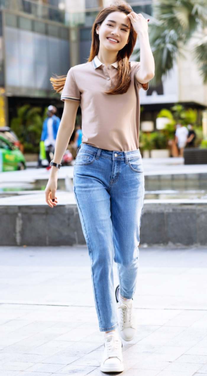 Áo thun polo sơ vin quần jeans luôn mang đến cho chị em nét khỏe khoắn, trẻ trung