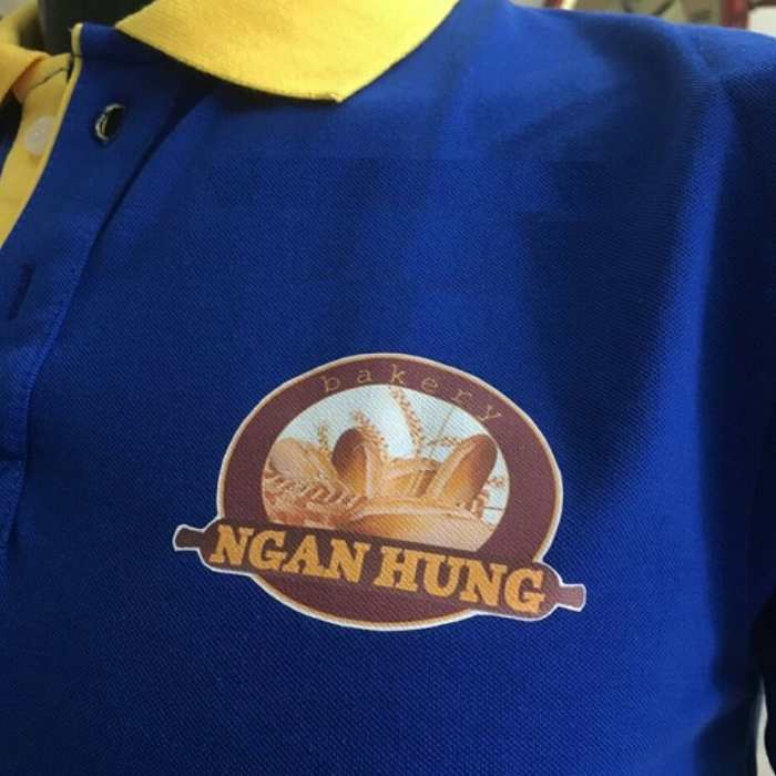 Đồng phục có logo được in decal trước ngực