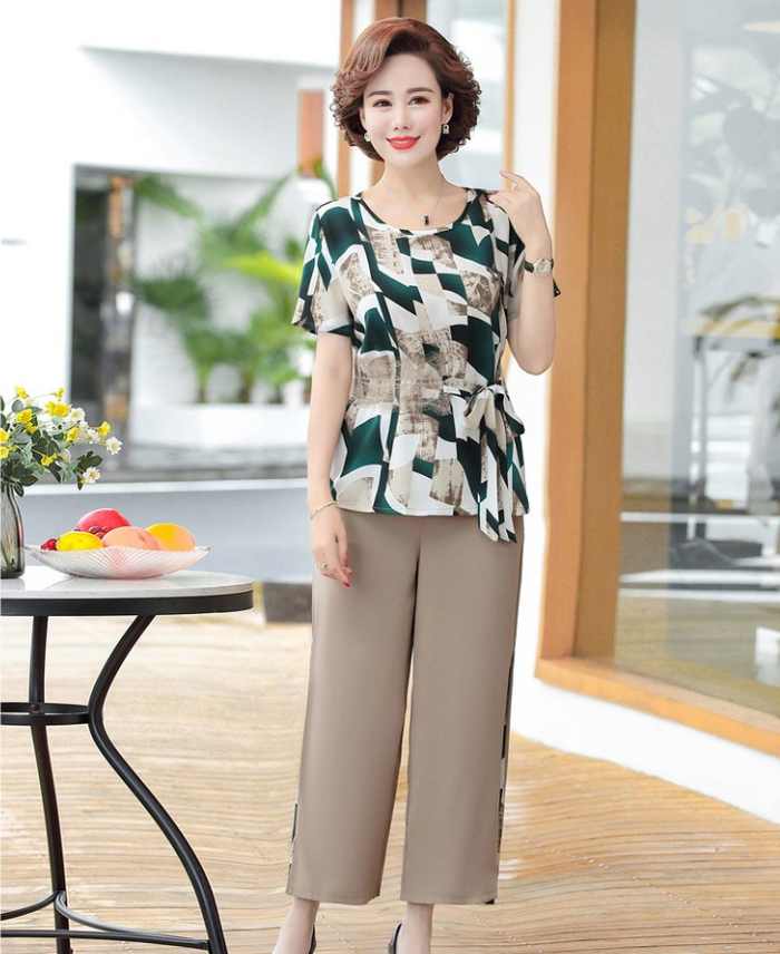 IVY Moda nổi tiếng với những mẫu trang phục thời thượng, cao cấp