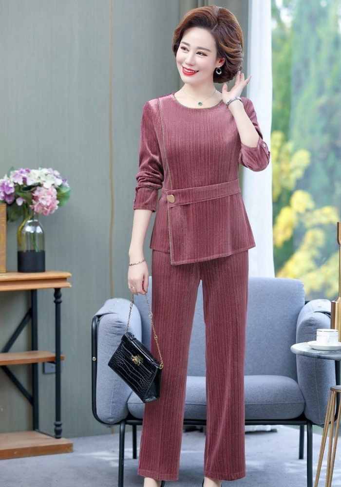 Bộ suit đi làm chất nỉ cao cấp thể hiện phong cách thời trang công sở của quý cô