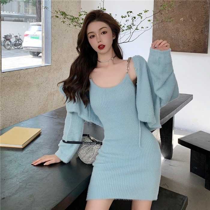 Áo khoác cardigan phối cùng váy 2 dây cho set đồ thời trang và phong cách