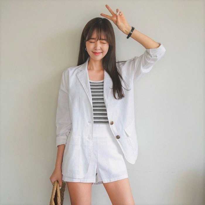 Set đồ công sở đẹp với áo blazer mix quần short trẻ trung