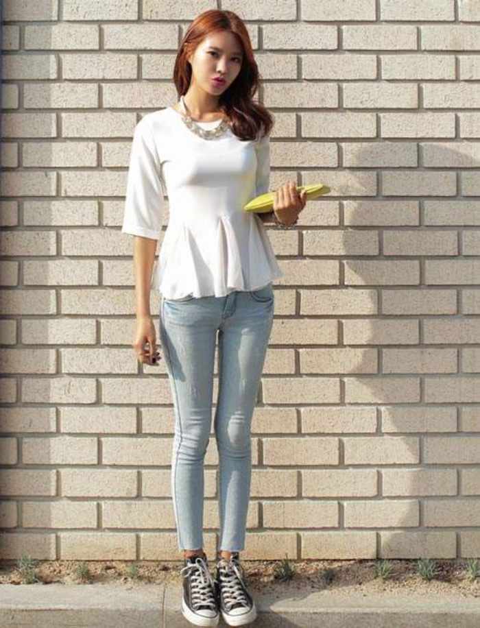 Áo thun kiểu dáng peplum mix cùng jeans tạo nên phong cách trẻ trung