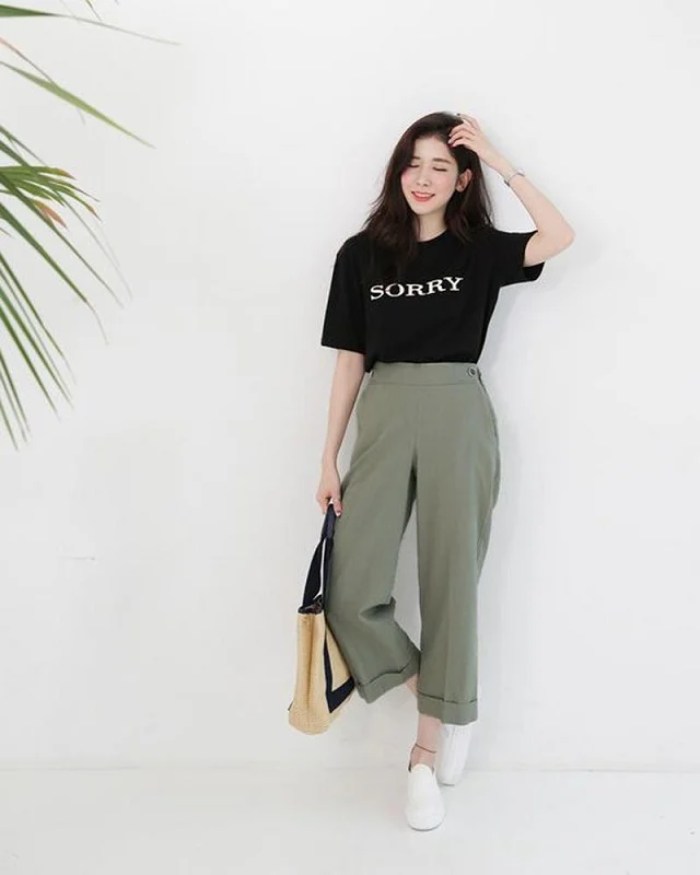 Quần ống rộng mix cùng áo T - Shirt mang đến phong cách trẻ trung