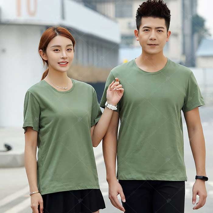 Áo thun cổ tròn màu xanh rêu được đồng phục Hải Anh may từ vải cotton cao cấp