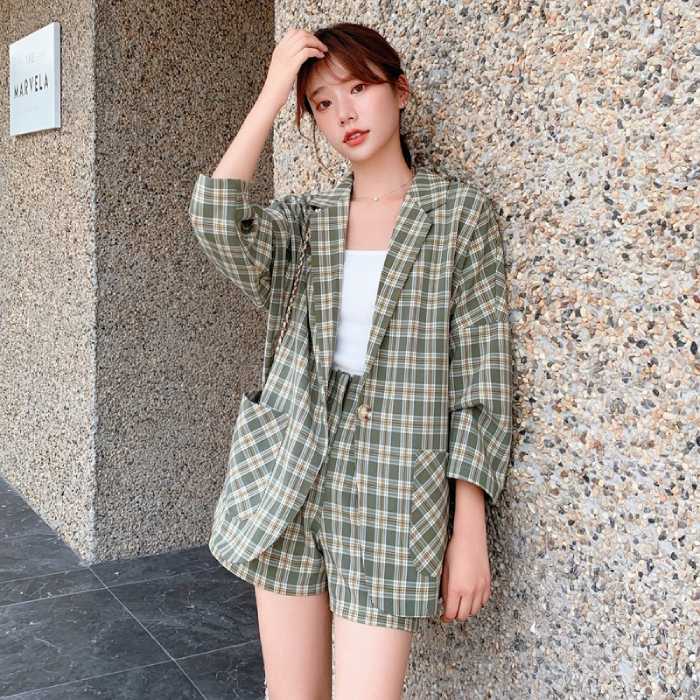 Quần short kết hợp áo khoác blazer trẻ trung 