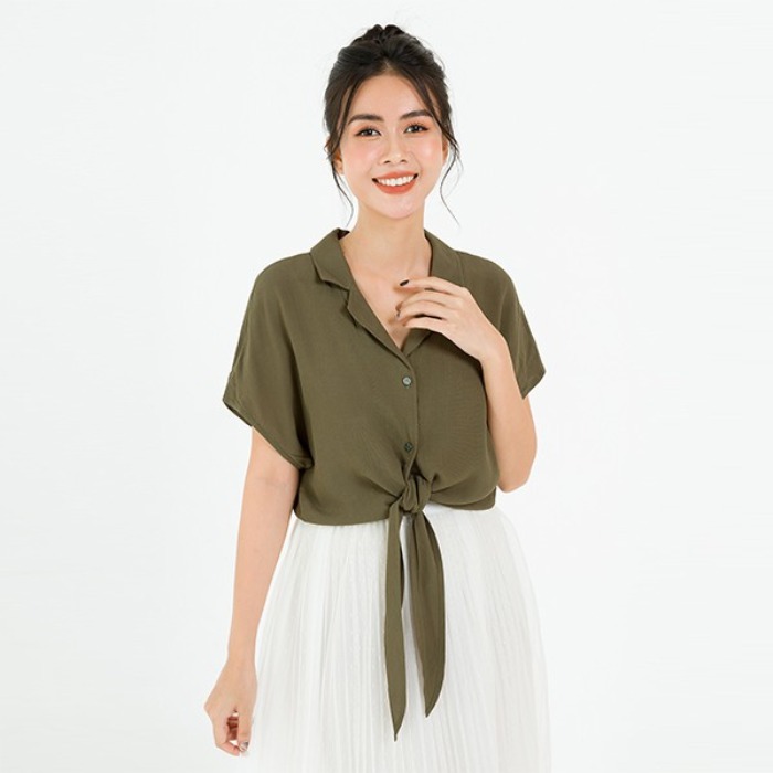 Áo sơ mi xanh dáng croptop xinh xắn cho chị em công sở