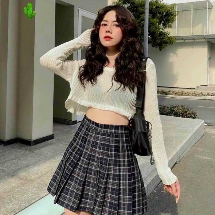 Diện áo crop top cùng chân váy cạp cao giúp nữ lùn hack dáng hiệu quả