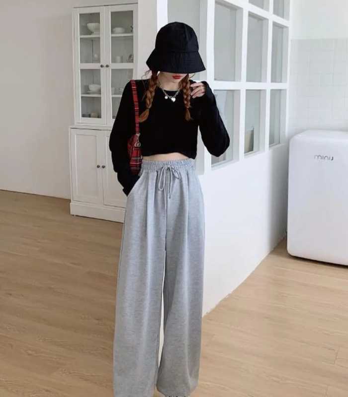 Áo crop top phối quần nỉ đậm chất thời trang đường phố