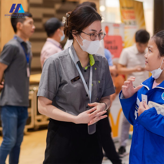 Thiết kế lịch sự và trang nhã của các mẫu đồng phục sơ mi McDonalds