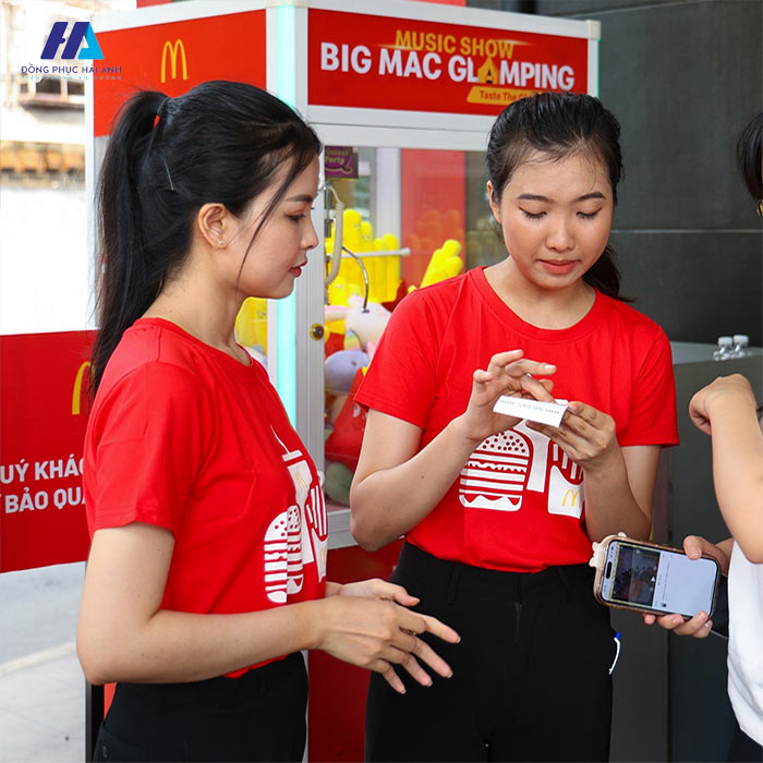 Trẻ trung và năng động với mẫu áo thun cổ tròn McDonalds