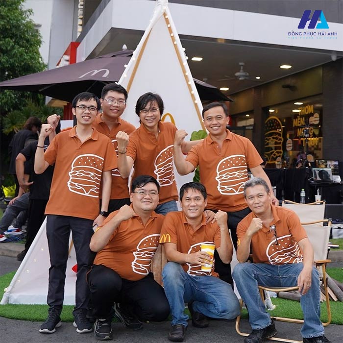Đồng phục team building McD trẻ trung và cá tính